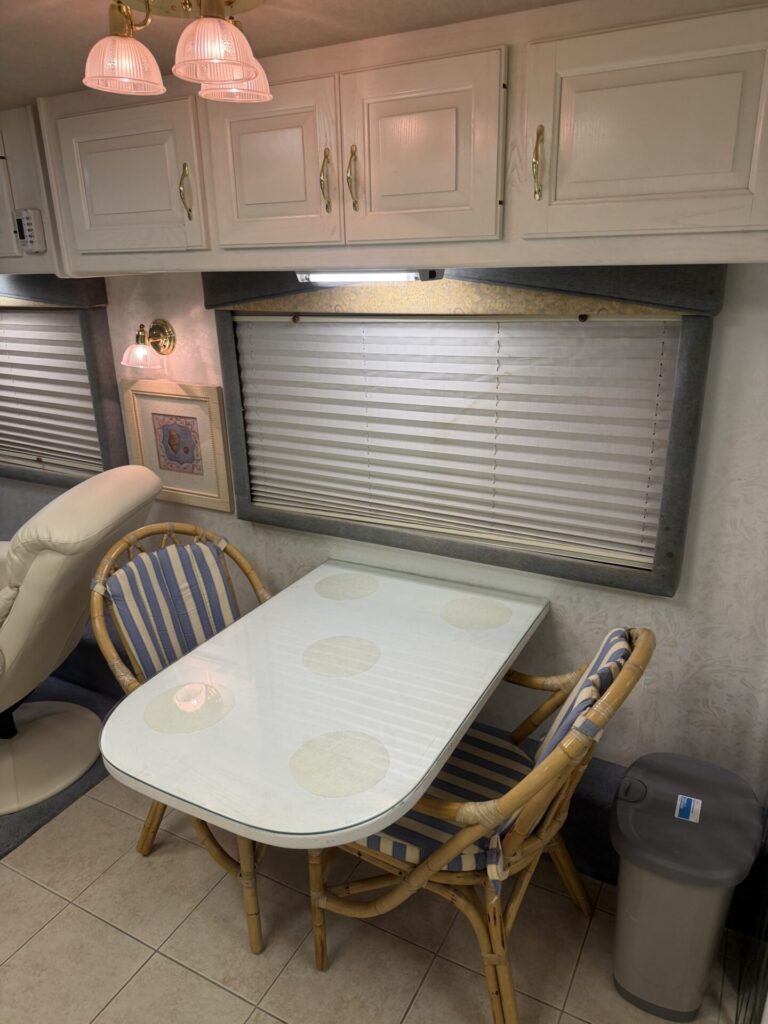 1999 Country Coach Allure 36 foot Dynomax chassis rare clean used diesel pusher