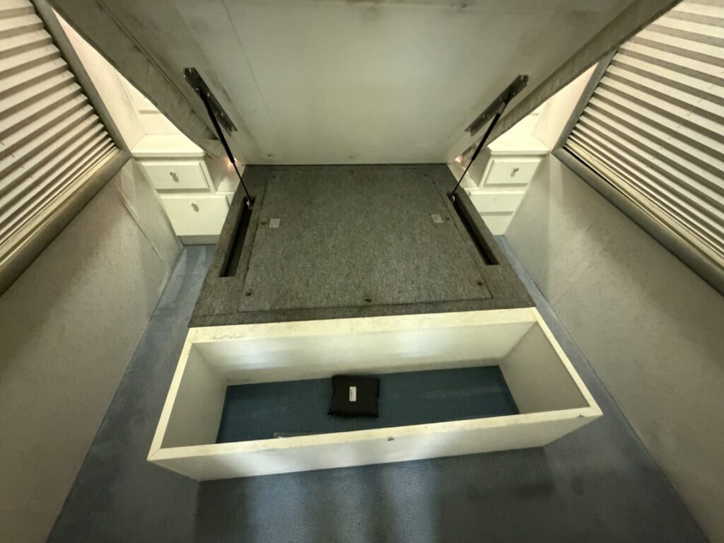 1999 Country Coach Allure 36 foot Dynomax chassis rare clean used diesel pusher