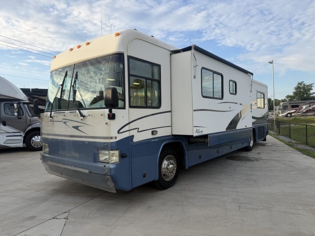 1999 Country Coach Allure 36 foot Dynomax chassis rare clean used diesel pusher