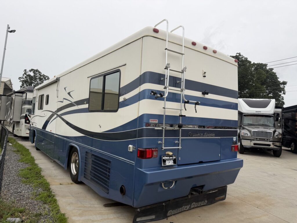 1999 Country Coach Allure 36 foot Dynomax chassis rare clean used diesel pusher