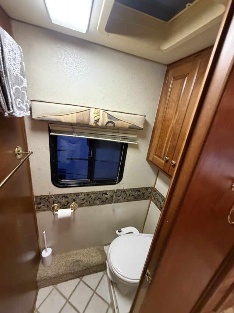1999 Country Coach Allure 36 foot Dynomax chassis rare clean used diesel pusher